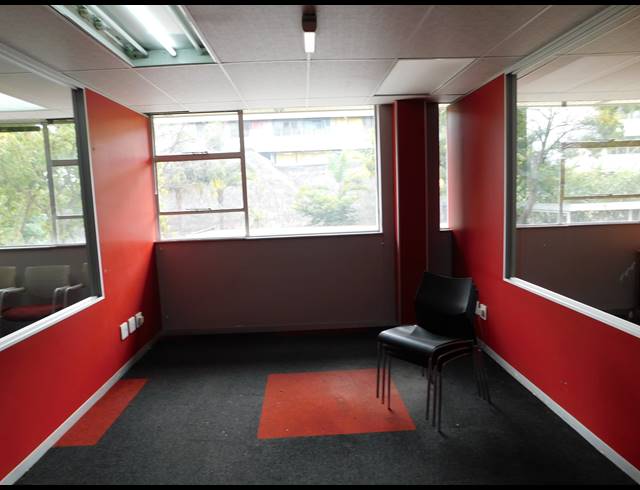 1,380M² OFFICE TO LET IN FERNDALE